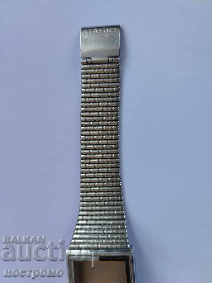 Auction  Chain and Casio watch - A 5621