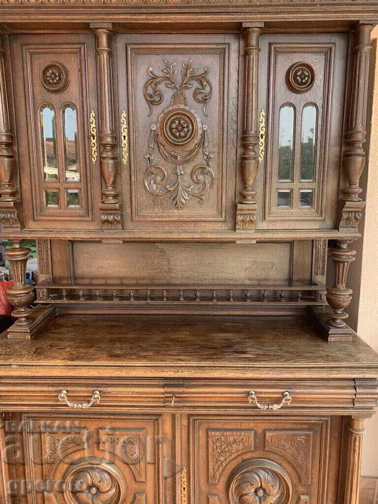 Уникално красив старинен шкаф,скрин,бюфет(Масив)-19 век с цена € 500.00 | 977.92 лв.