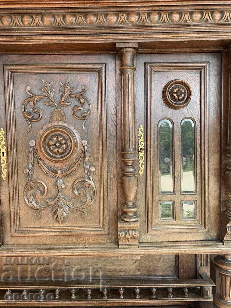 Аукцион Уникално красив старинен шкаф,скрин,бюфет(Масив)-19 век
