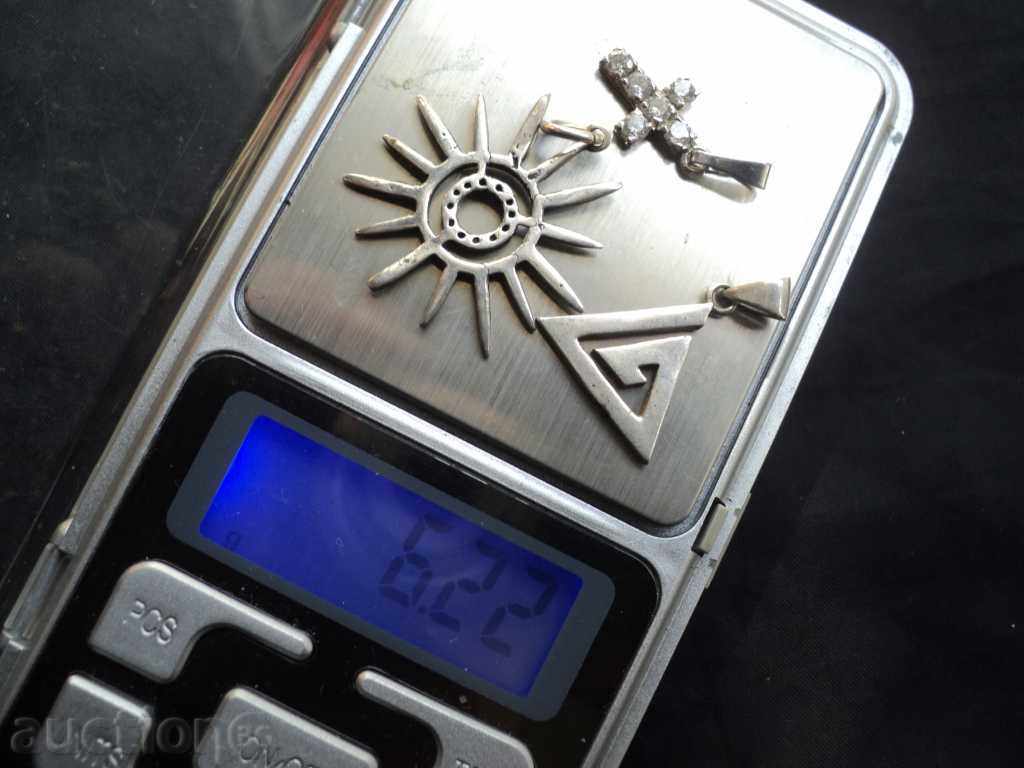 Delivery of Selling three silver pendants