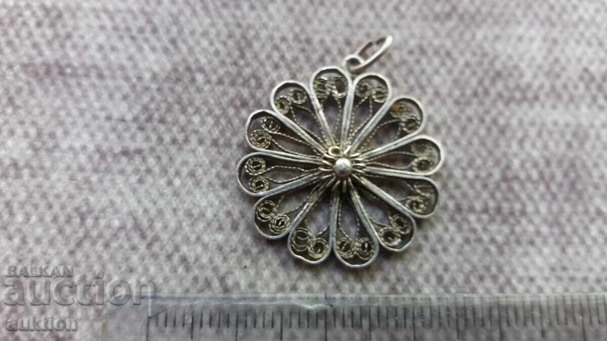 ΑΡΓΥΡΟΣ ΦΙΛΙΓΚΡΑΝ - ΜΕΝΤΑΓΙΟΝ, ΚΟΣΜΗΜΑ