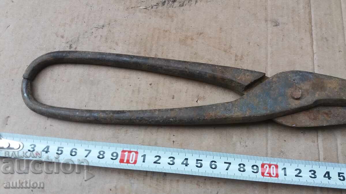 Licitație foarfece forjate vechi