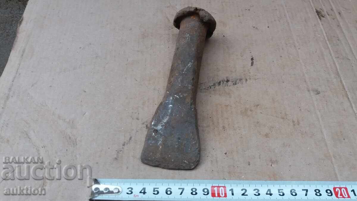 Delivery of OLD MASSIVE DAGGER FOR CORPSES Delivery of OLD MASSIVE DAGGER FOR CORPSES