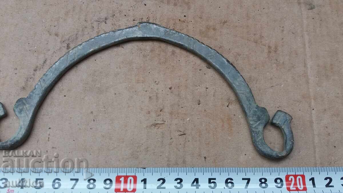 Licitație MÂNER MASIV FORJAT RENASCENTAL DIN CUPRU, MÂNER - BRONZ