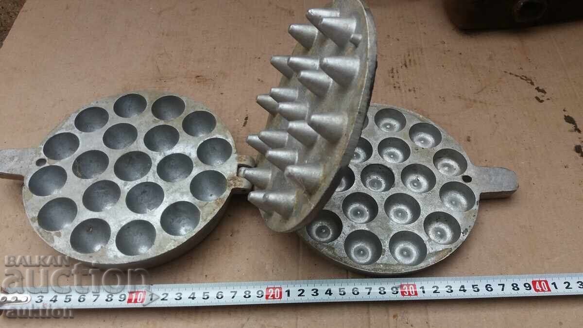 FORMĂ PENTRU PRĂJITURI, ALUMINIU MASIV cu preț 16.99 BGN | € 8.69