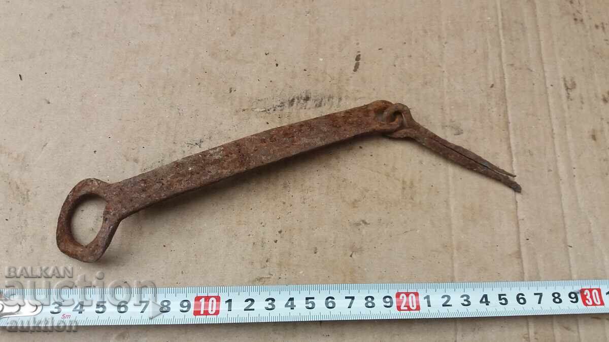 BACĂT PORȚI RENAȘTEREA FORJATĂ - 5 BACĂT PORȚI RENAȘTEREA FORJATĂ - 5