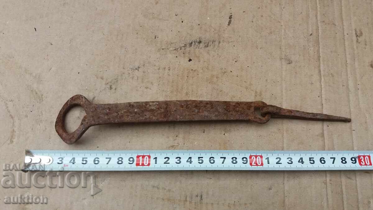 BACĂT PORȚI RENAȘTEREA FORJATĂ BACĂT PORȚI RENAȘTEREA FORJATĂ