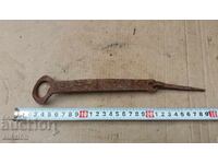 BACĂT PORȚI RENAȘTEREA FORJATĂ