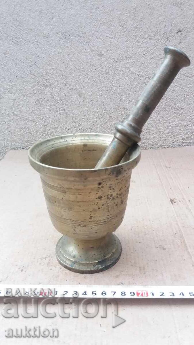 Licitație MASIVĂ MOARĂ DE BRONZ - 3 KG. RENAȘTERE Licitație MASIVĂ MOARĂ DE BRONZ - 3 KG. RENAȘTERE