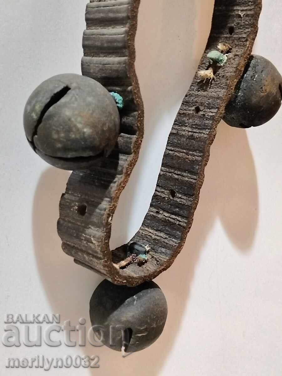 Δημοπρασία Κολάρο με 3 κουδουνάκια τύπου καρυδιού τέλη 19ου αιώνα