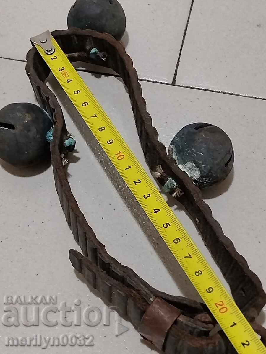 Κολάρο με 3 κουδουνάκια τύπου καρυδιού τέλη 19ου αιώνα - 5