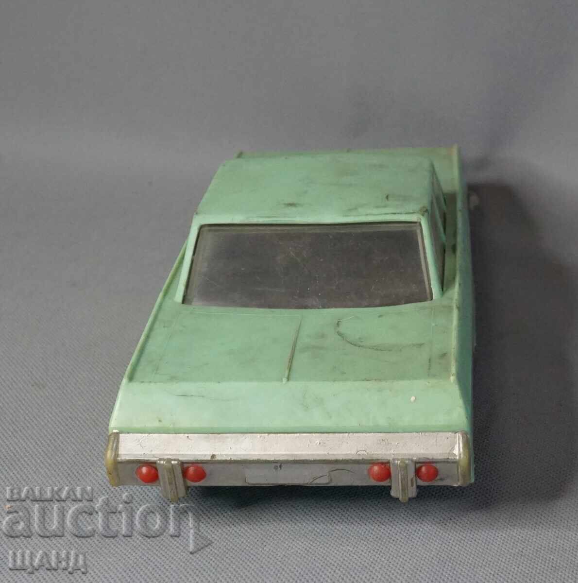 Доставка на Стара СОЦ.Българска пластмасова играчка модел кола Доставка на Стара СОЦ.Българска пластмасова играчка модел кола