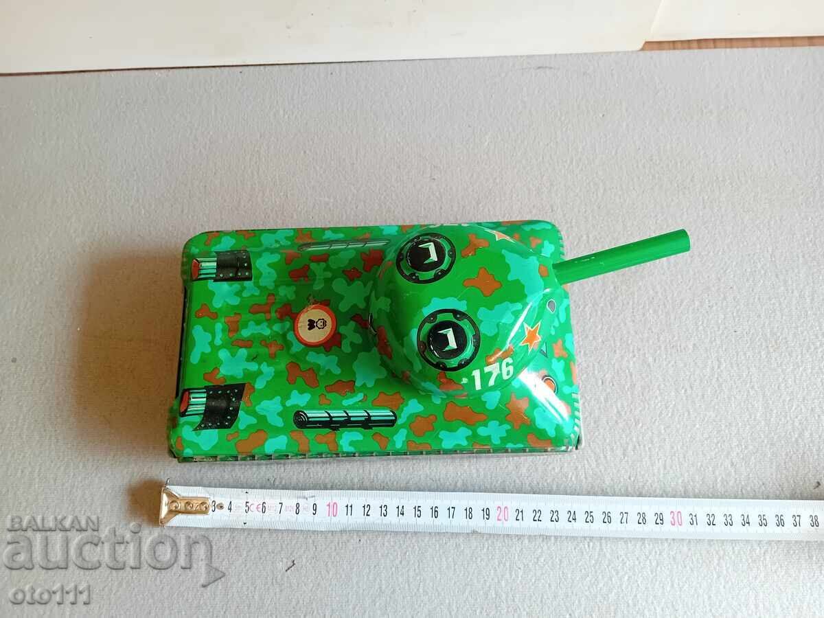 ΠΑΛΙΟ ΜΕΤΑΛΛΙΚΟ ΠΑΙΧΝΙΔΙ ΤΑΝΚ με τιμή 20.00 BGN | € 10.23