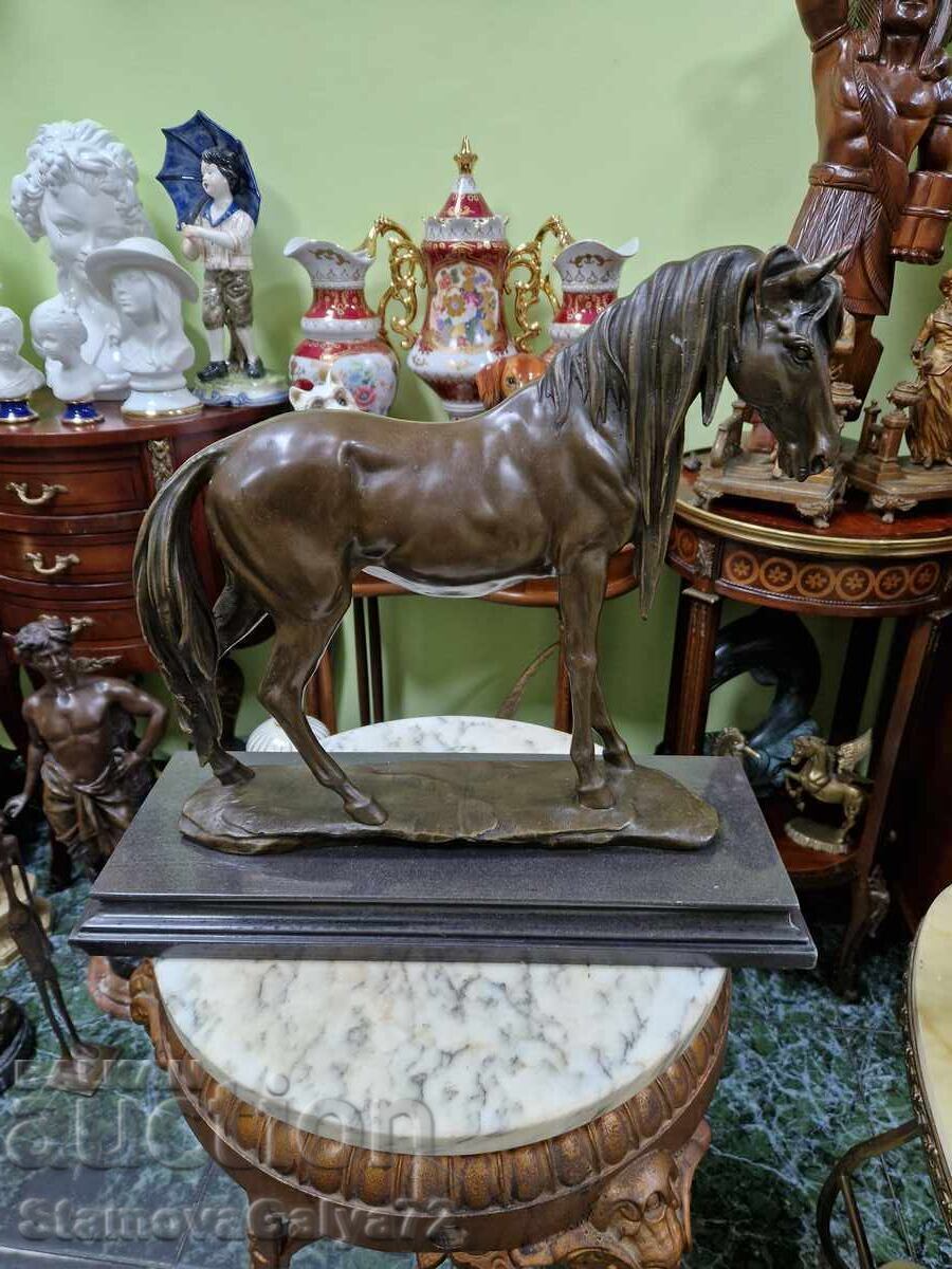 Licitație Figurină sculptată din bronz, antică, de autor, superbă