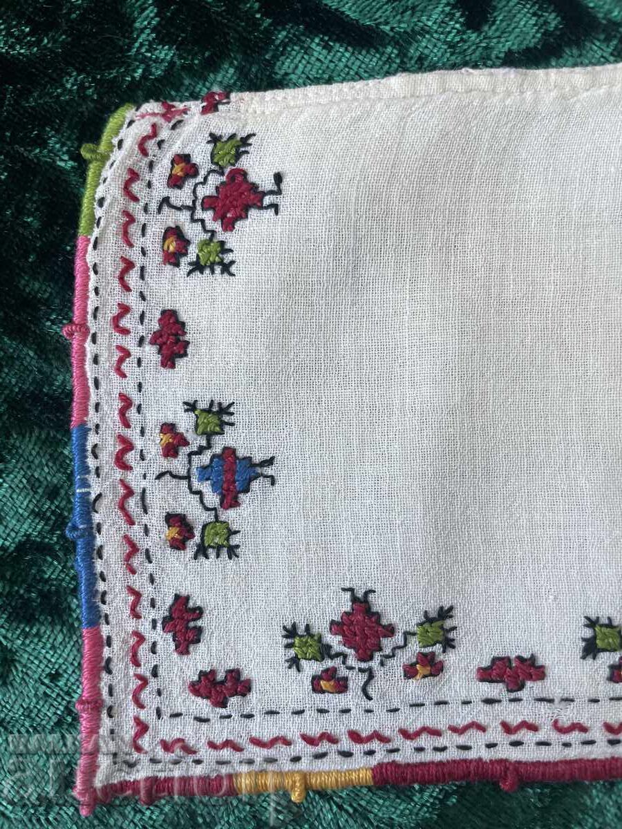 Yaka za cămașă, fină, 40/9 sm cu preț € 9.96 | 19.48 BGN Yaka za cămașă, fină, 40/9 sm cu preț € 9.96 | 19.48 BGN