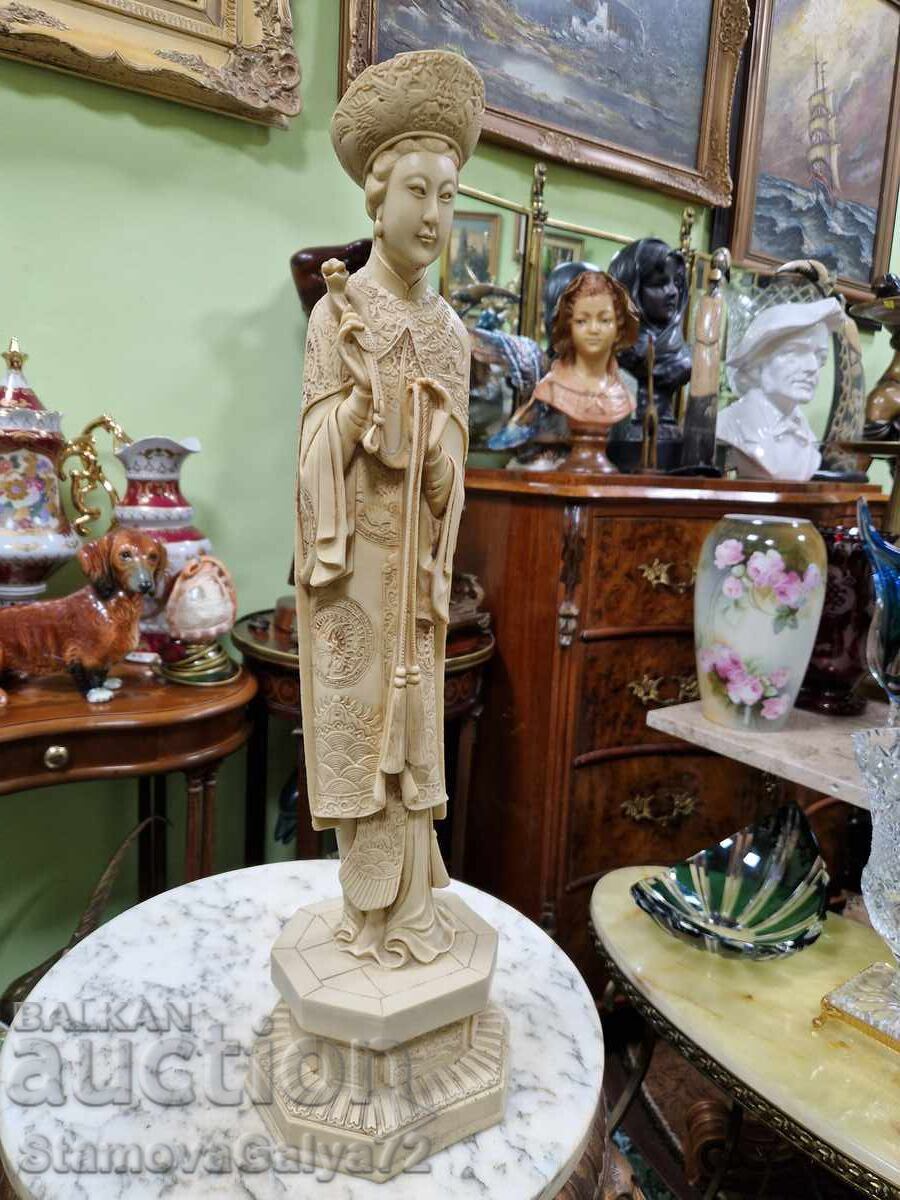 Delivery of Wonderful large Asian figure statuette