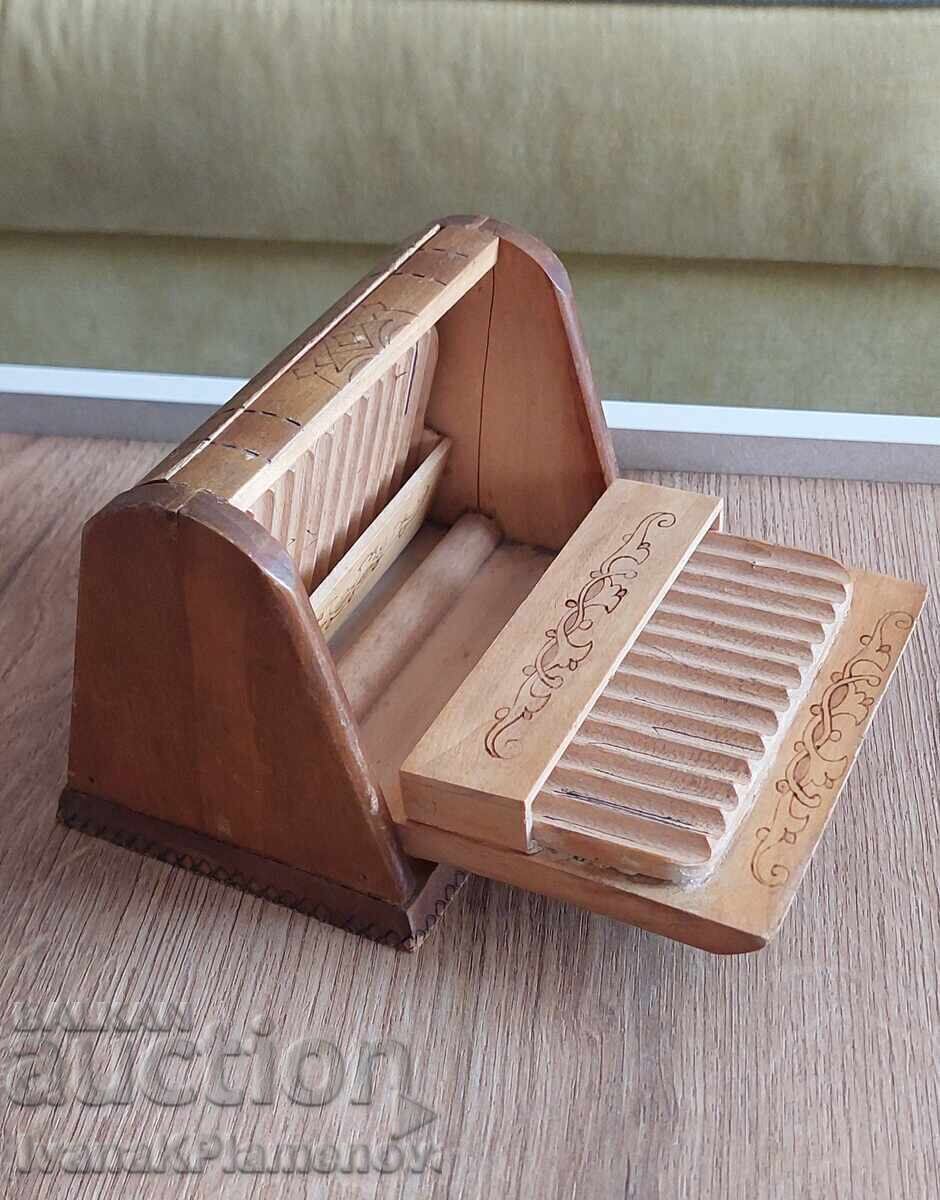 Auction  Wooden retro cigarette box for connoisseurs