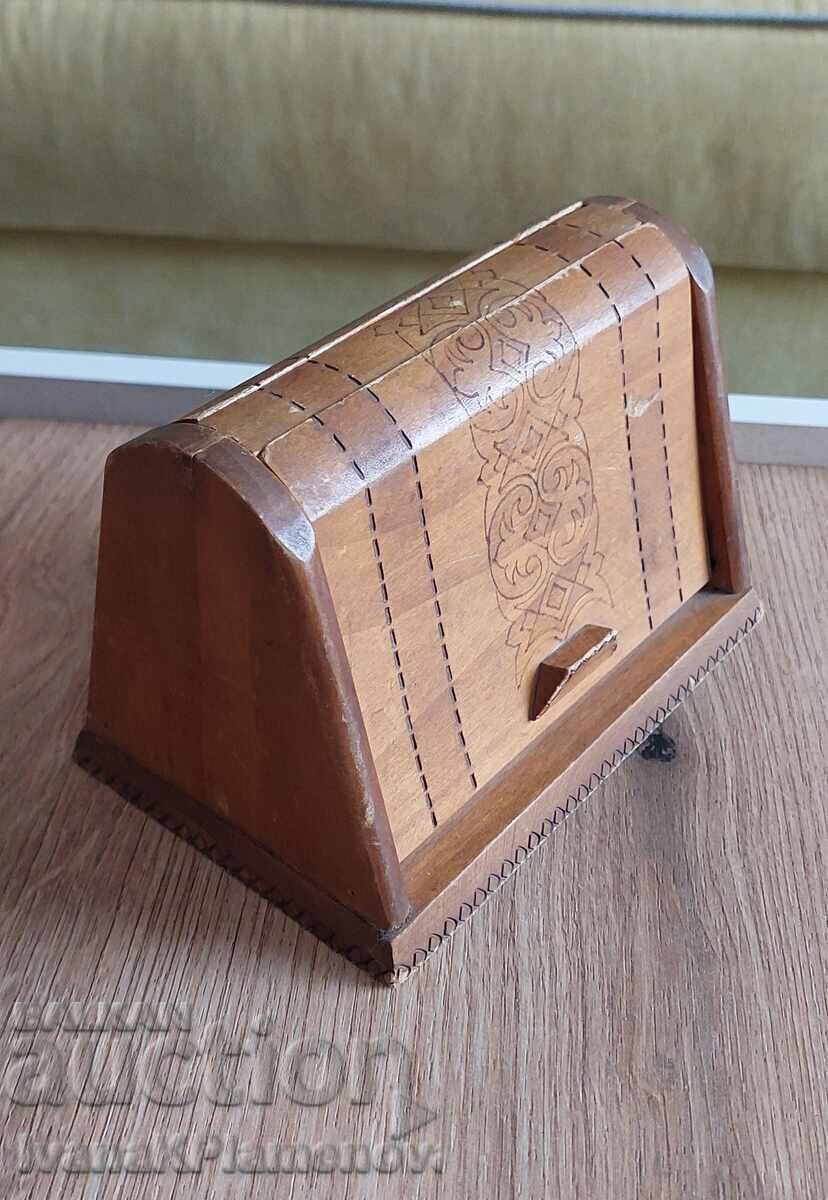 Delivery of Wooden retro cigarette box for connoisseurs
