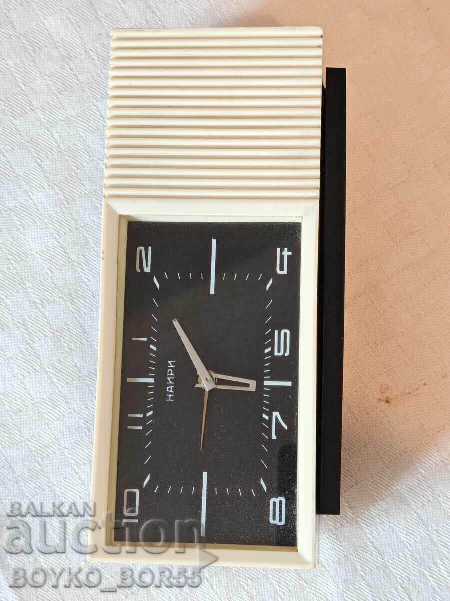 Σούπερ Σπάνιο Ρωσικό Σοσιαλιστικό (ΕΣΣΔ) Επιτραπέζιο Ρολόι με Φανάρι