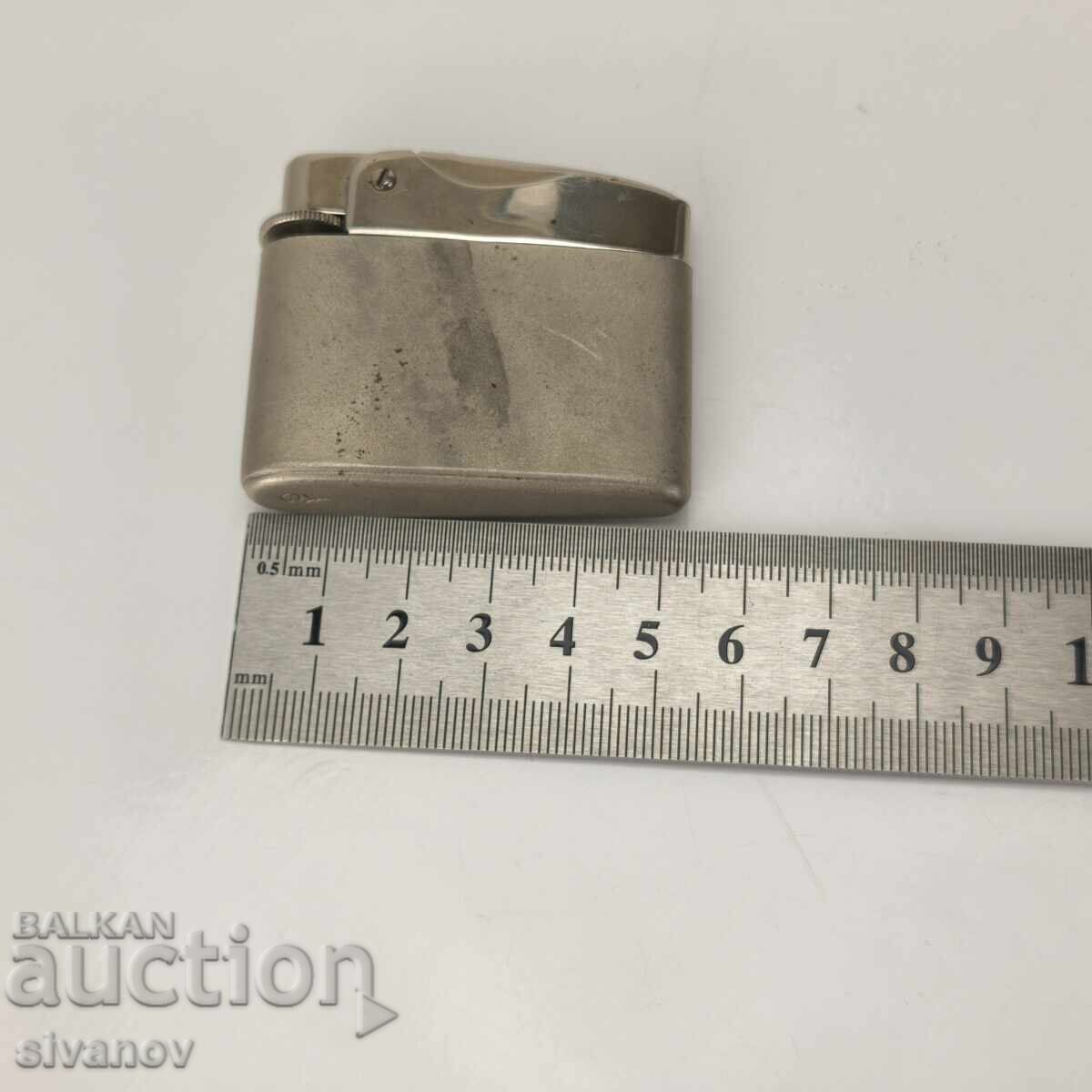 Interesting old metal lighter #5994 - 6 Interesting old metal lighter #5994 - 6
