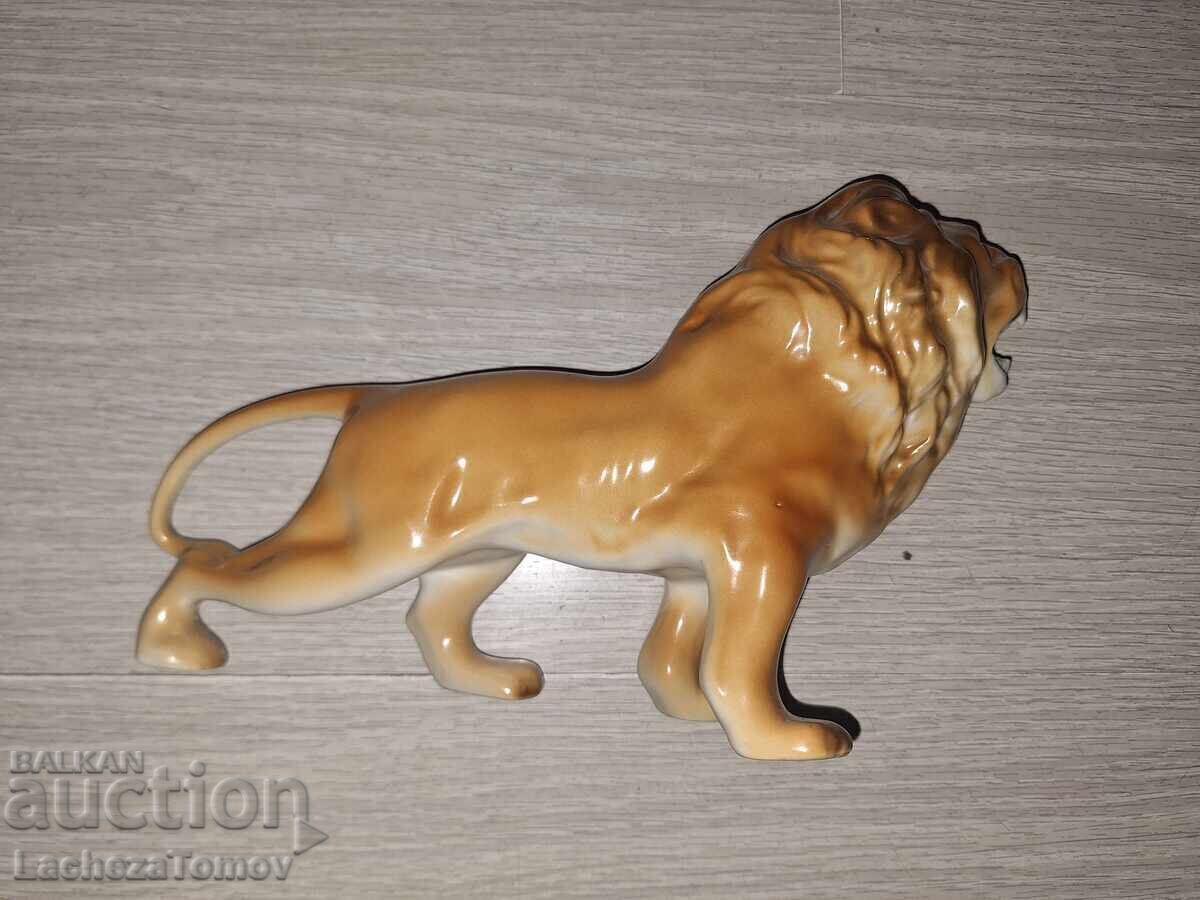 Beautiful porcelain figurine Lion Alba Iulia Romania old with price 49.99 BGN | € 25.56 Beautiful porcelain figurine Lion Alba Iulia Romania old with price 49.99 BGN | € 25.56