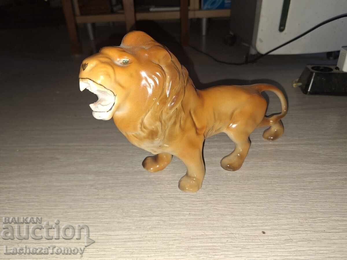Auction Beautiful porcelain figurine Lion Alba Iulia Romania old Auction Beautiful porcelain figurine Lion Alba Iulia Romania old
