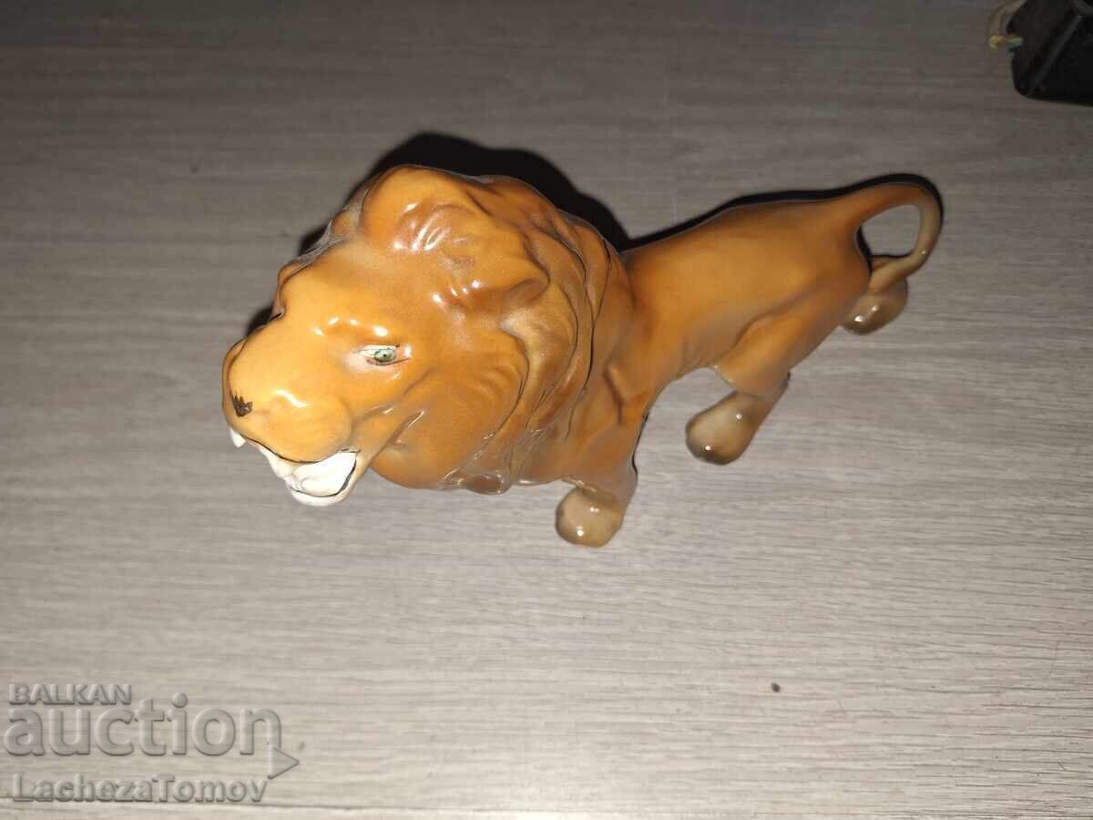 Delivery of Beautiful porcelain figurine Lion Alba Iulia Romania old Delivery of Beautiful porcelain figurine Lion Alba Iulia Romania old
