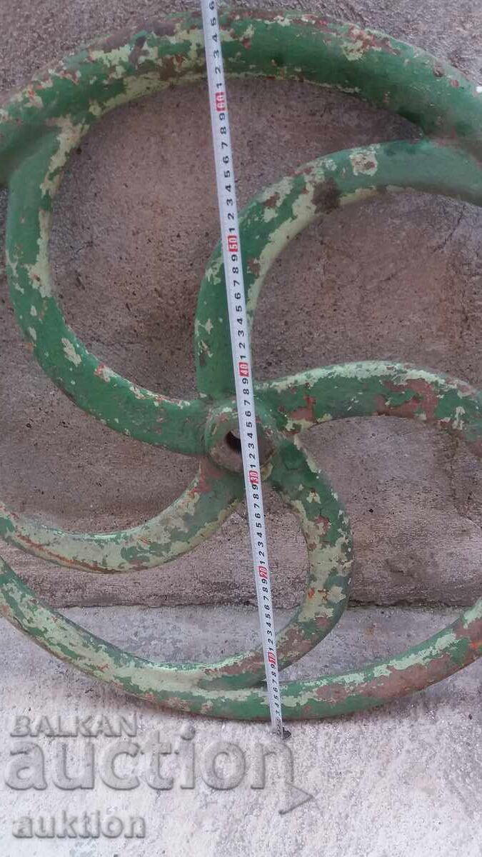 Доставка на МАСИВНО ЧИГУНЕНО ВЪЗРОЖДЕНСКО КОЛЕЛО ОТ МАШИНА, ПРЕСА