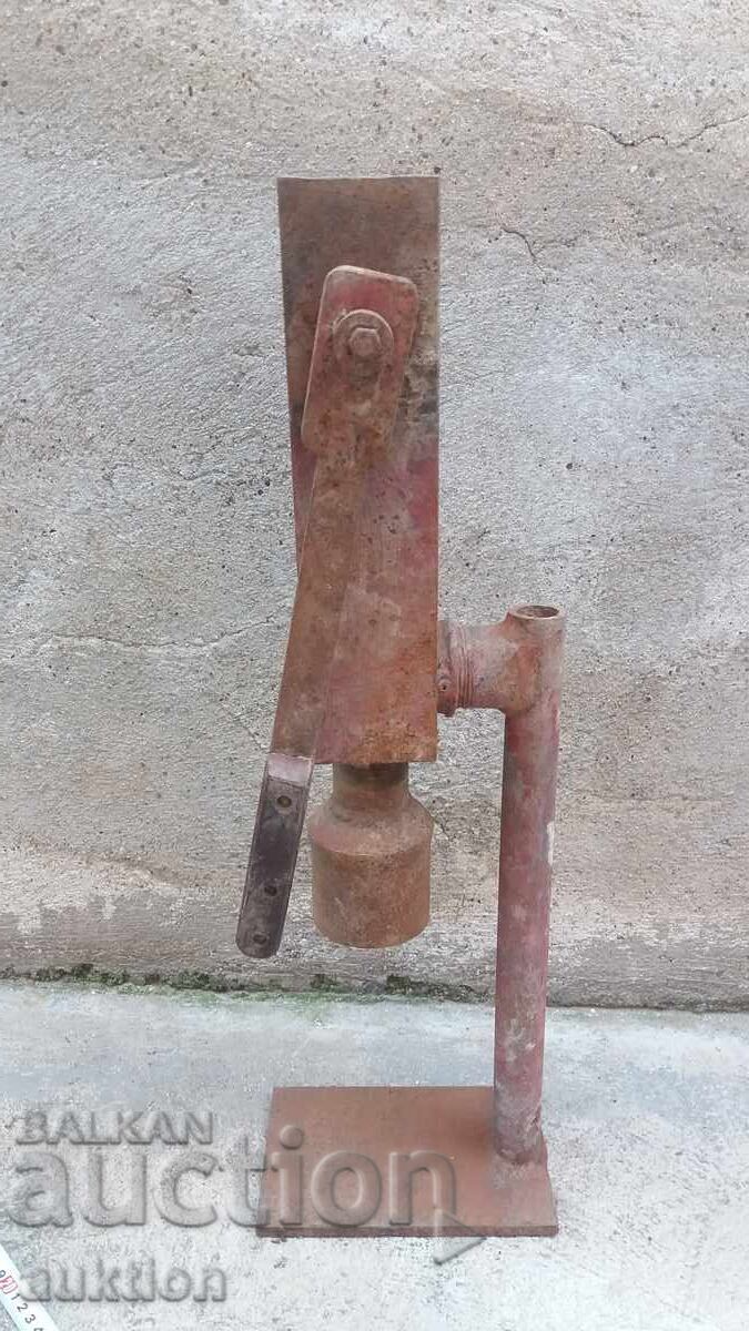 Παράδοση ΠΑΛΙΟ ΠΡΕΣΑ, ΧΕΙΡΟΚΙΝΗΤΗ