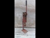 ΠΑΛΙΟ ΠΡΕΣΑ, ΧΕΙΡΟΚΙΝΗΤΗ