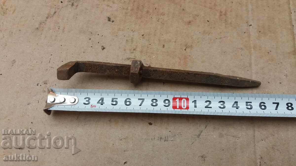 Доставка на СТАРО КОВАНО ЖЕЛЯЗО - ПИРОН