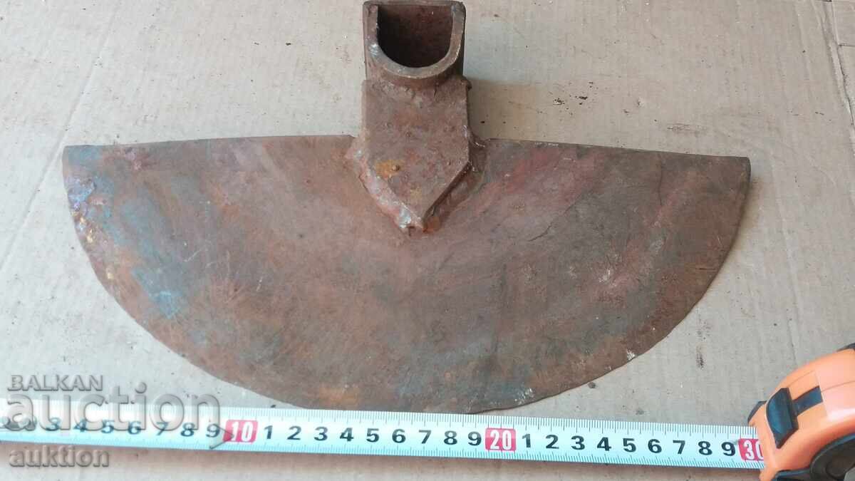 SAPA VECHE MASIVĂ cu preț 4.99 BGN | € 2.55