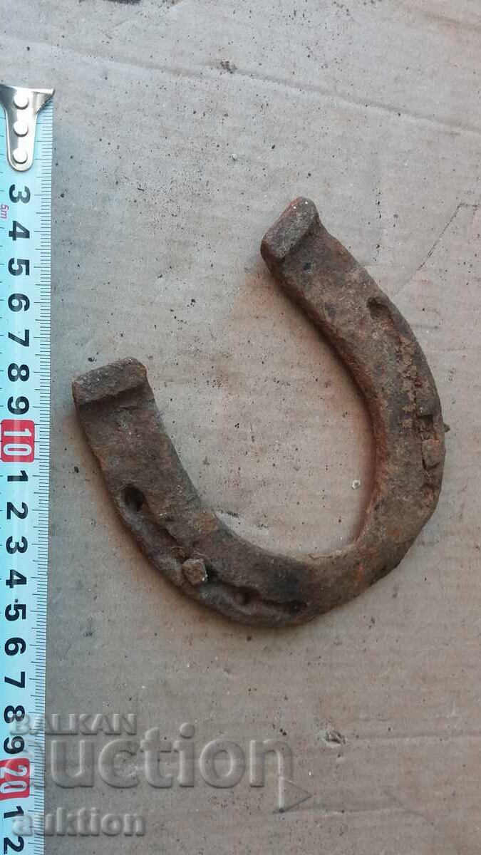 Potcoava VECHE FORJATĂ cu preț 0.99 BGN | € 0.51