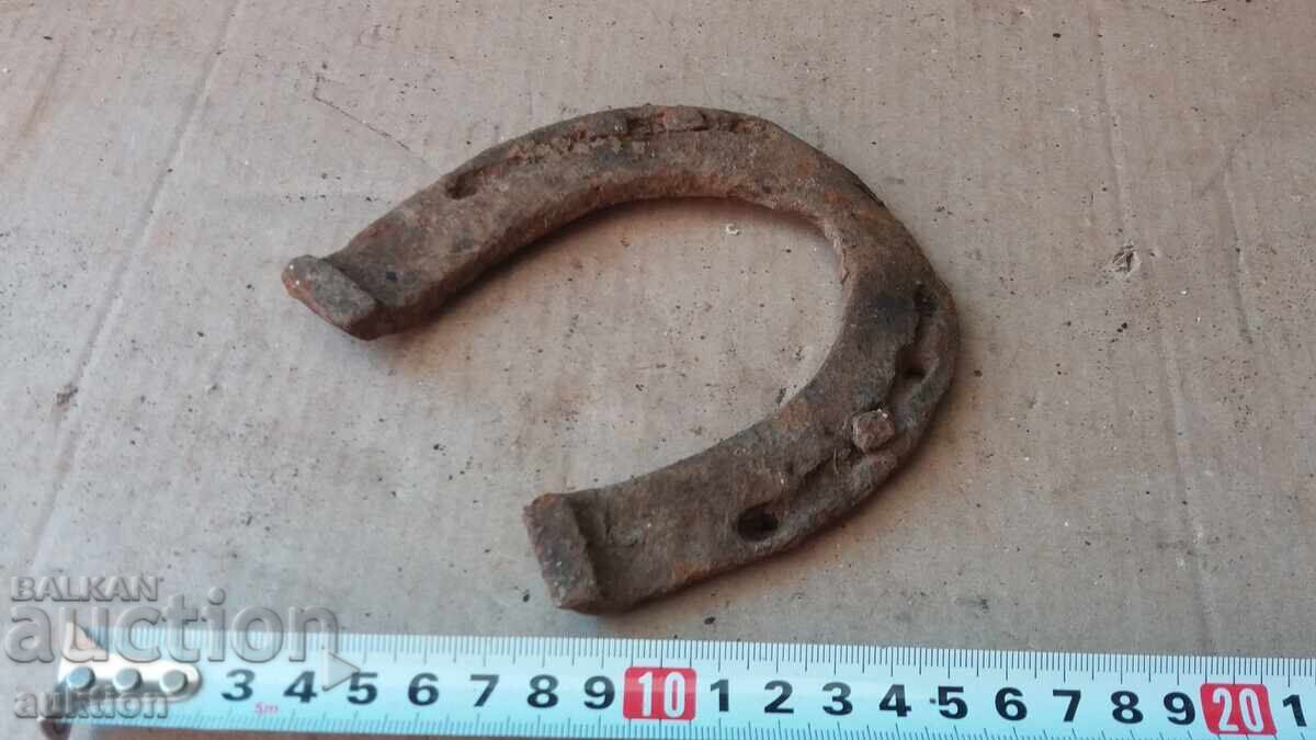 Licitație Potcoava VECHE FORJATĂ