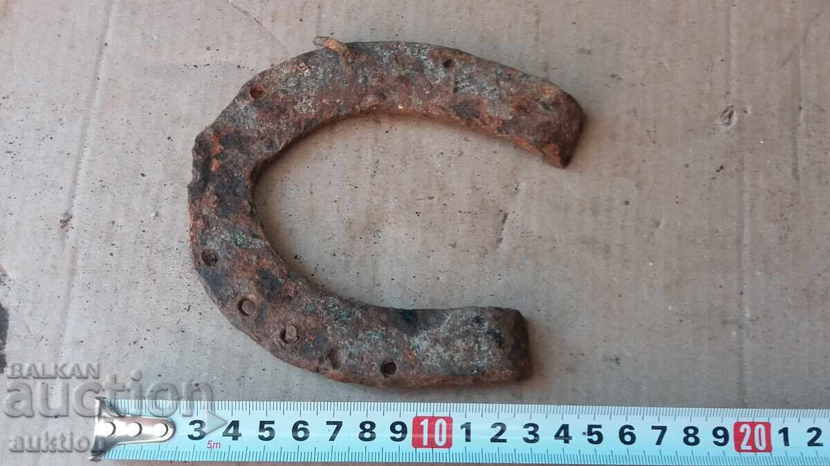 Potcoava VECHE FORJATĂ - 5