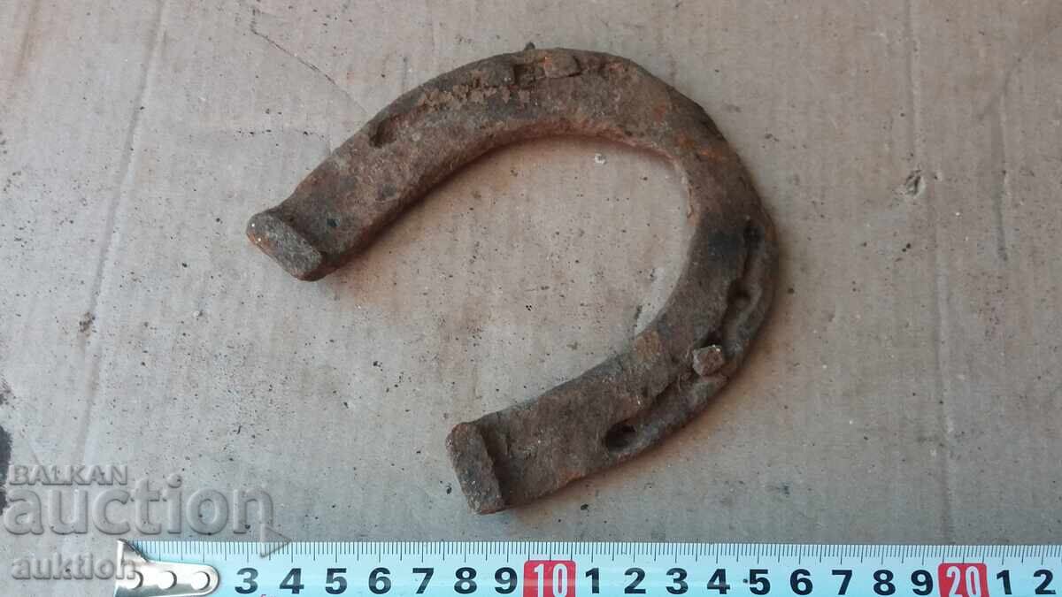 Potcoava VECHE FORJATĂ