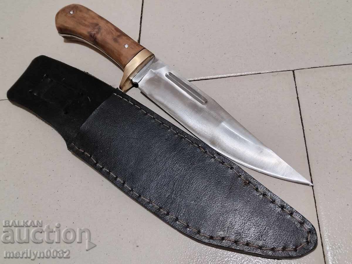 Παλαιό κυνηγετικό μαχαίρι με θήκη με τιμή 117.00 BGN | € 59.82