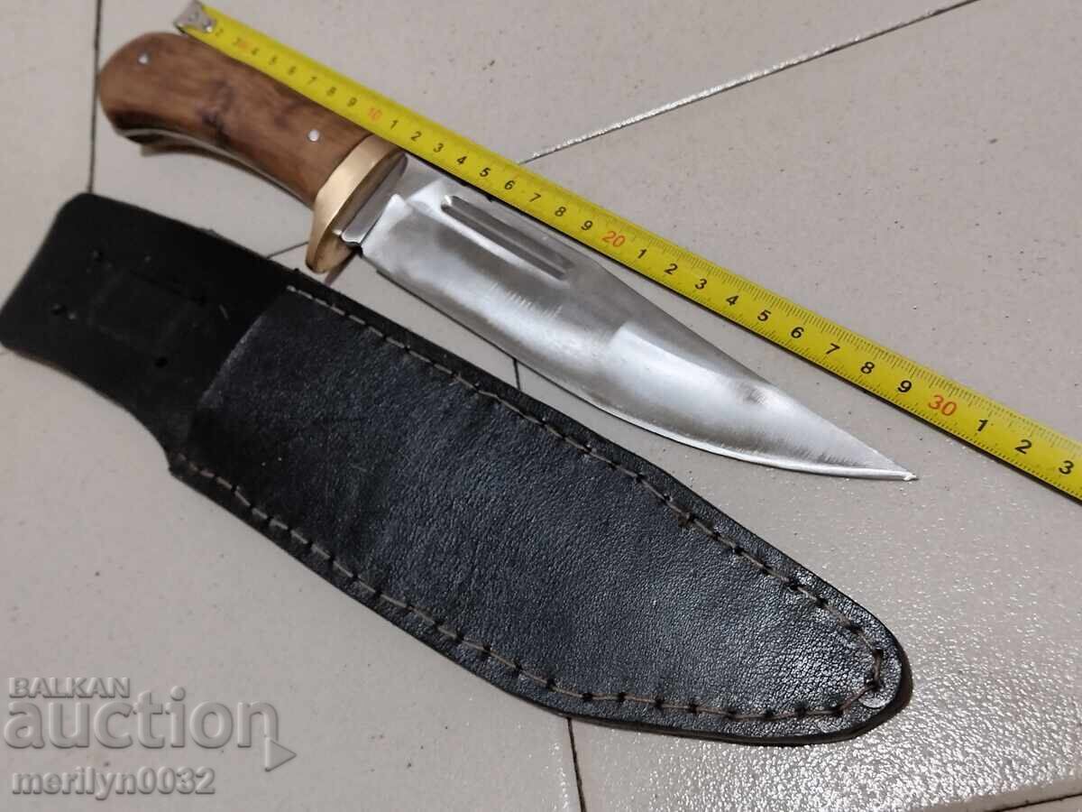 Παράδοση Παλαιό κυνηγετικό μαχαίρι με θήκη