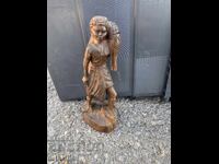 Figură sculptată din lemn vechi