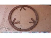 ΠΑΛΙΑ ΣΙΔΕΡΕΝΙΑ ΠΙΡΟΣΤΙΑ, ΒΑΣΗ