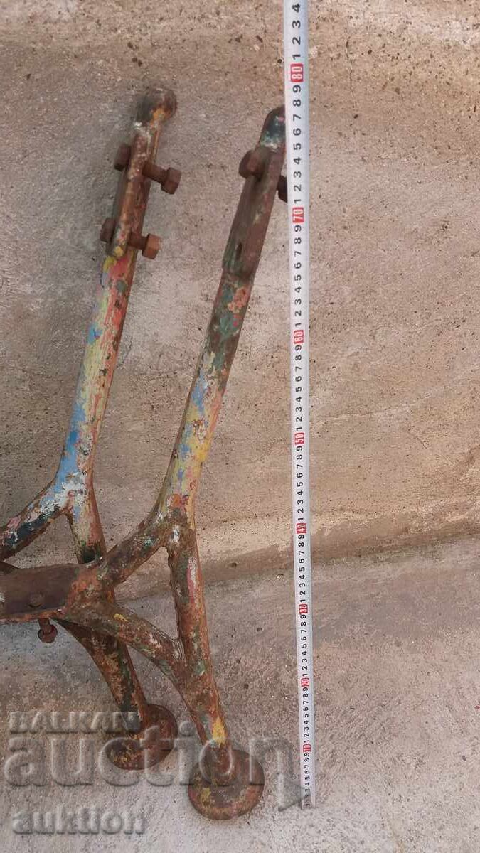 Доставка на МАСИВНИ ОСНОВИ ОТ ЦАРСКА ПЕЙКА - ЧИГУН - 30 КГ. Доставка на МАСИВНИ ОСНОВИ ОТ ЦАРСКА ПЕЙКА - ЧИГУН - 30 КГ.