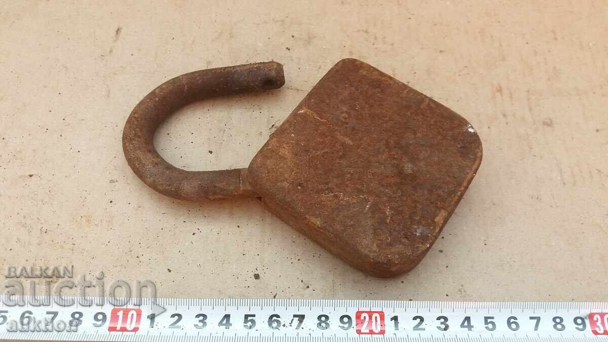 Доставка на КОВАН МАСИВЕН, ГОЛЯМ КАТИНАР ОТ ПОРТА