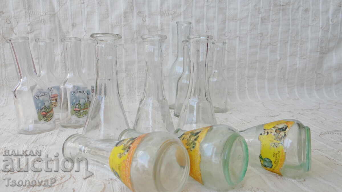 Set vechi de mărgele de sticlă cu preț 25.00 BGN | € 12.78 Set vechi de mărgele de sticlă cu preț 25.00 BGN | € 12.78