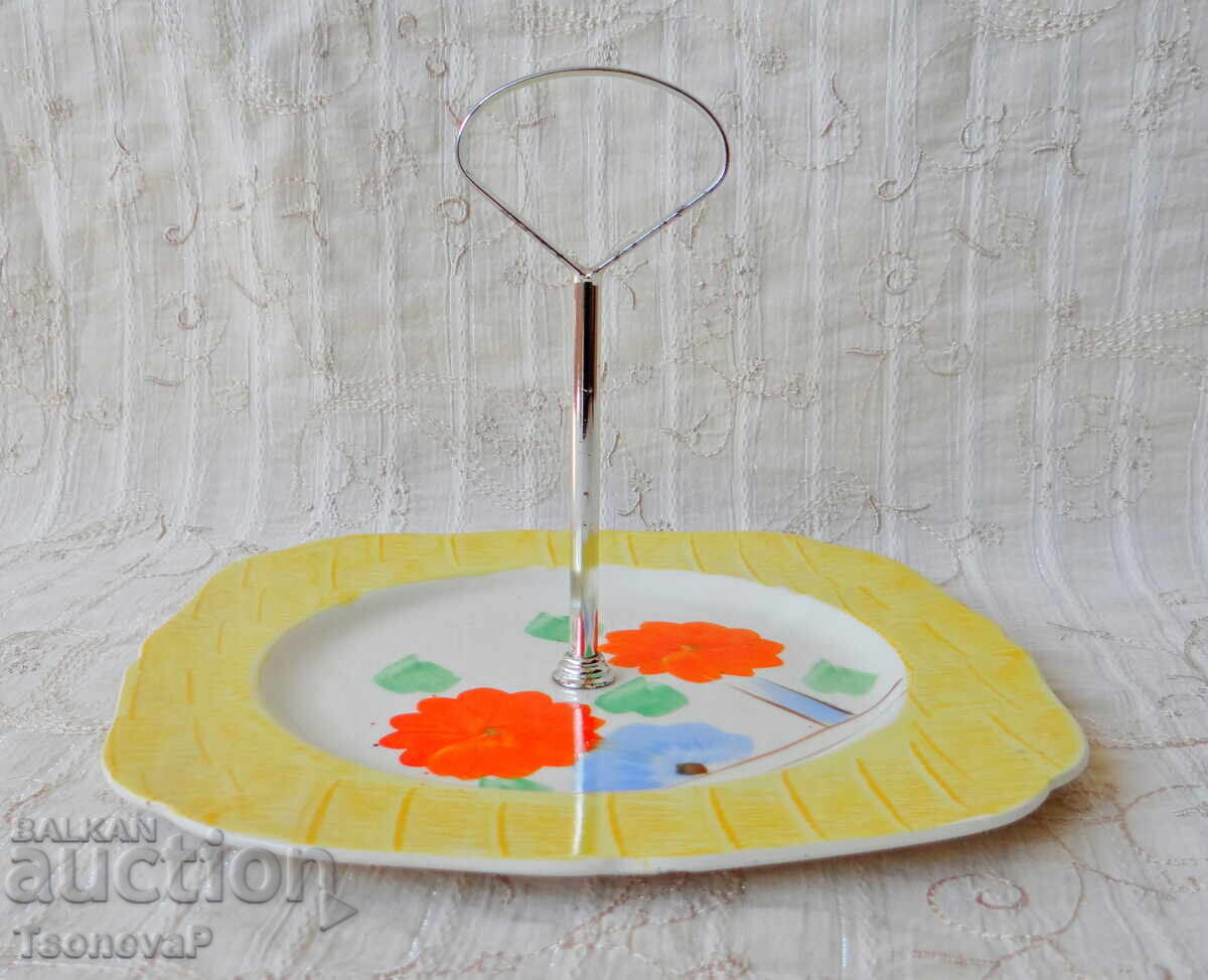 Porcelain tray with metal handle Porcelain tray with metal handle