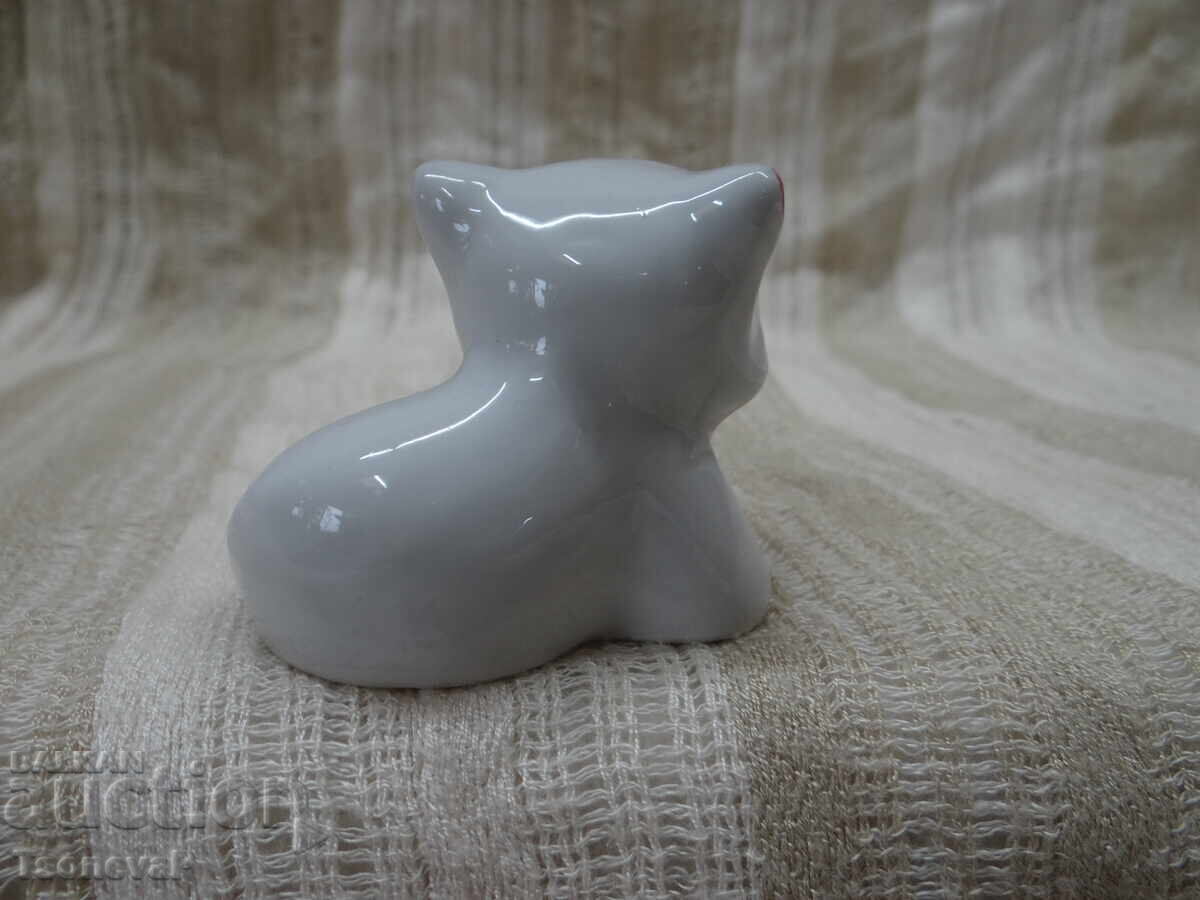 Auction Porcelain Cat Figurine Auction Porcelain Cat Figurine