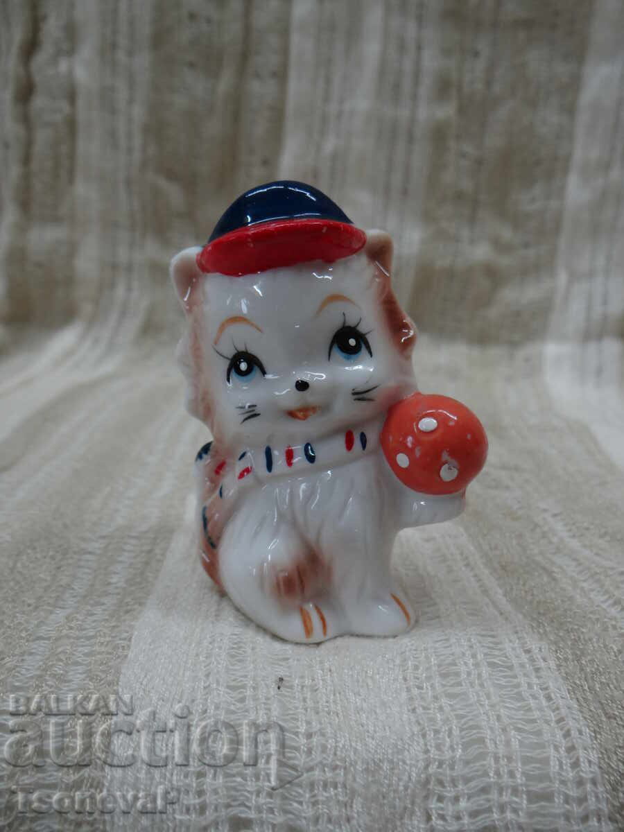 Πορσελάνινο γατάκι με μπάλα με τιμή 4.00 BGN | € 2.05