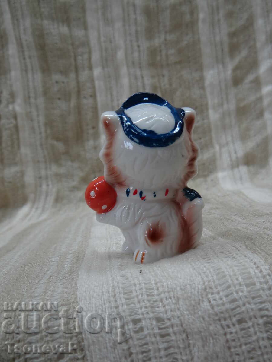 Δημοπρασία Πορσελάνινο γατάκι με μπάλα