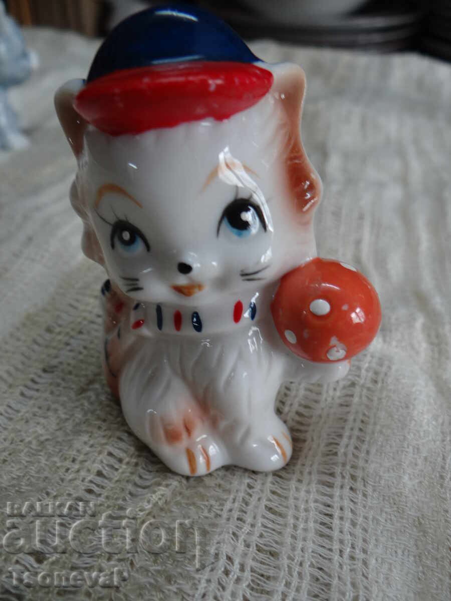 Πορσελάνινο γατάκι με μπάλα
