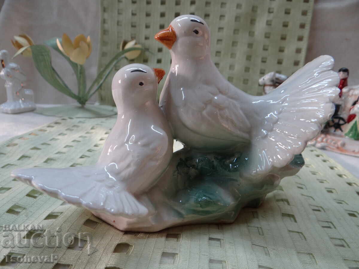 Λευκά περιστέρια αγαλματίδιο με τιμή 10.00 BGN | € 5.11 Λευκά περιστέρια αγαλματίδιο με τιμή 10.00 BGN | € 5.11