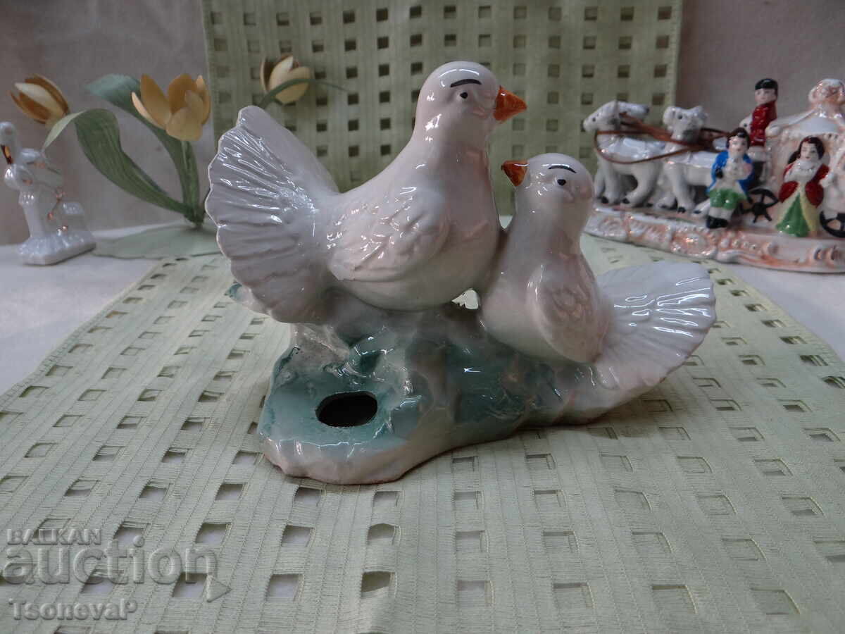 Λευκά περιστέρια αγαλματίδιο Λευκά περιστέρια αγαλματίδιο